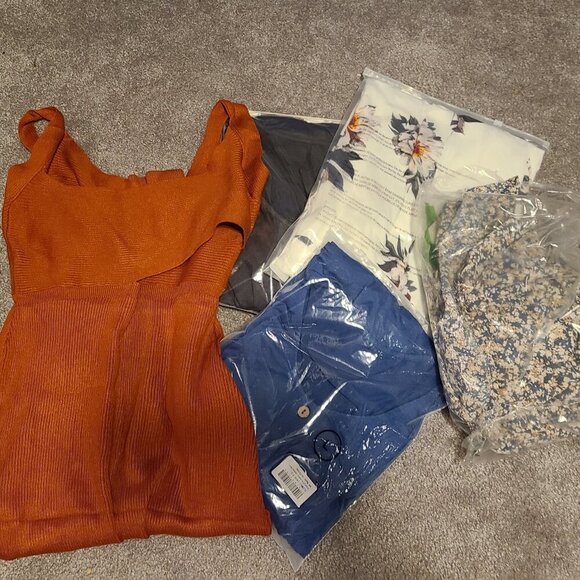 NWOT 6 item Mystery bundle. Ladies Large- Guaranteed 4 dresses plus 2 mystery - Picture 1 of 4